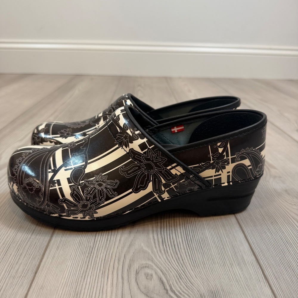 NEW Sanita Professional Paisley Closed Patent Leather Clogs Black 42 US 10.5-11